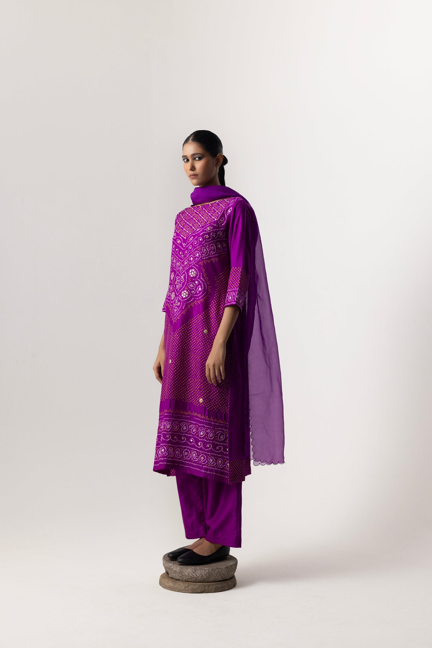 Bandhani Suit Set By Naina Jain-Magenta