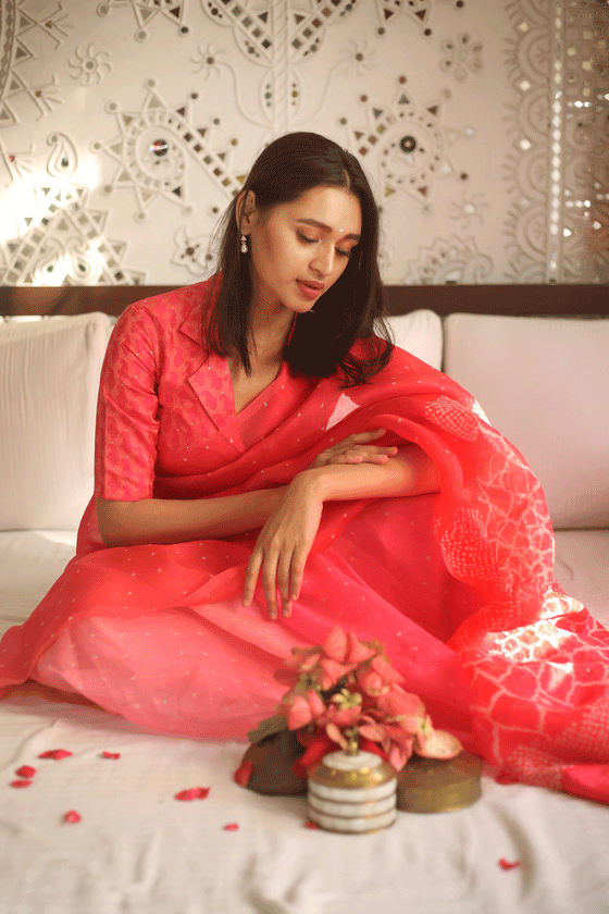 Bandhani on Pure Organza Saree with Pattern on Pallu - Shades of Pink