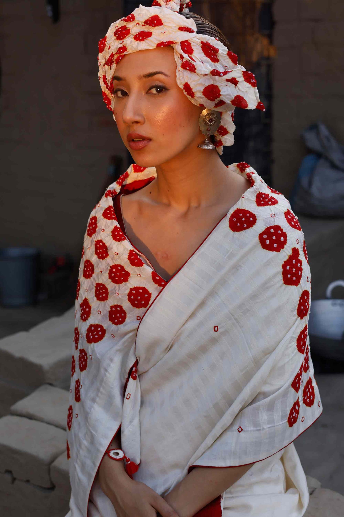 Bandhani Veda Saree - White Red