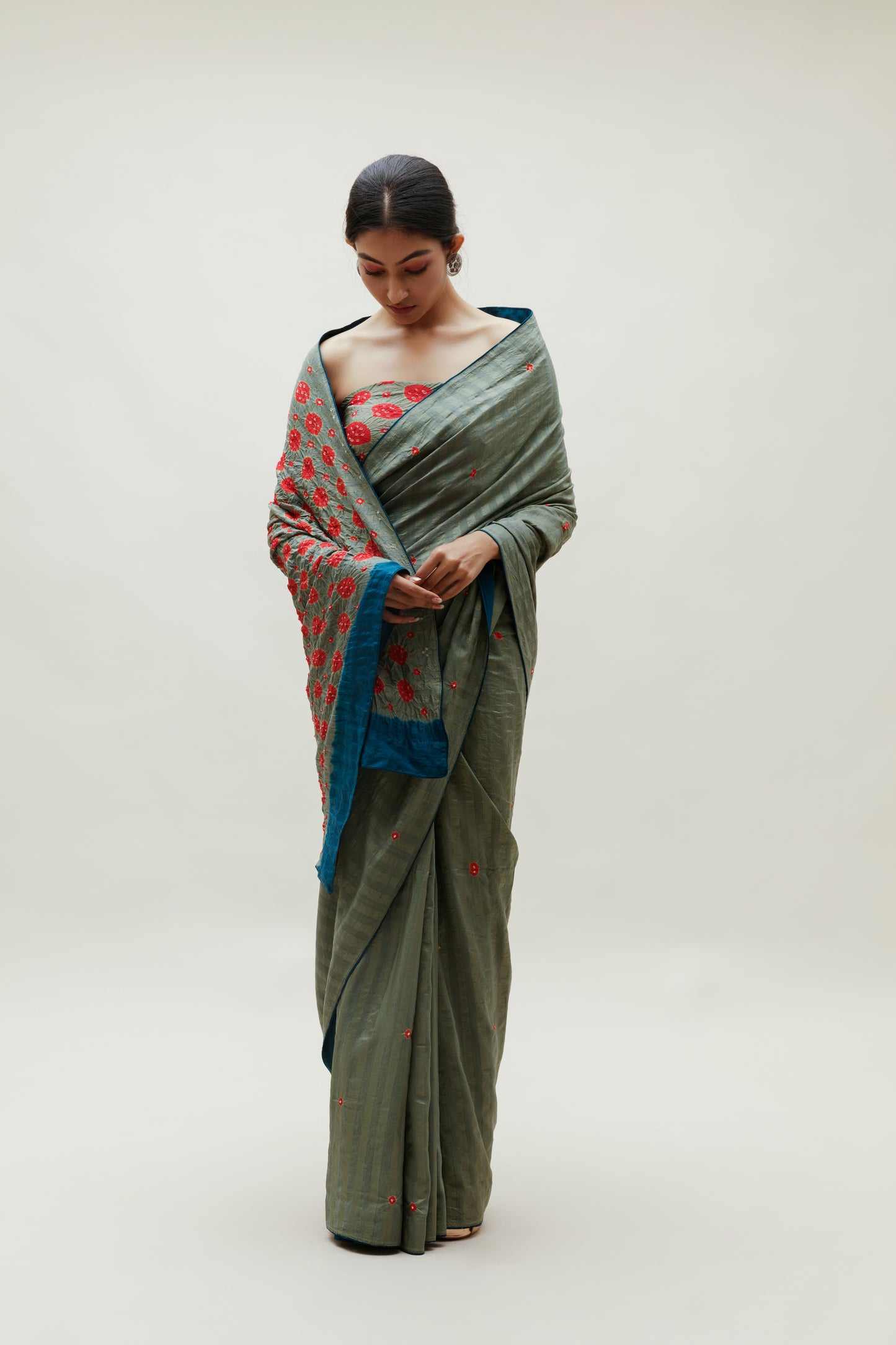 Bandhani Veda Saree - Greyish Green and Red