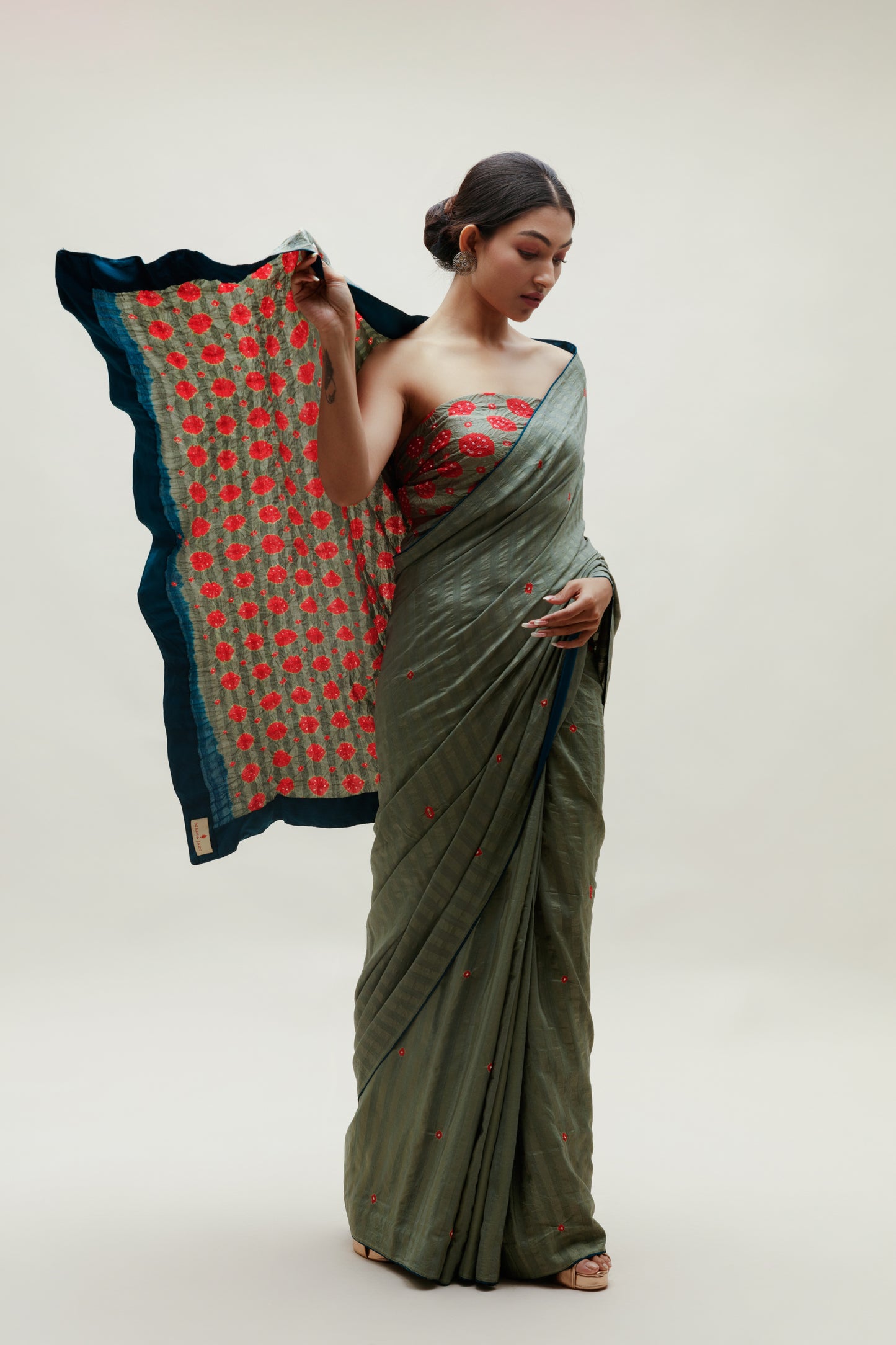 Bandhani Veda Saree - Greyish Green and Red