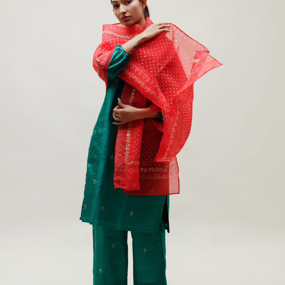 
                      
                        Banarasi Silk Co-ord Set with Bandhani Organza Stole - Red Green
                      
                    