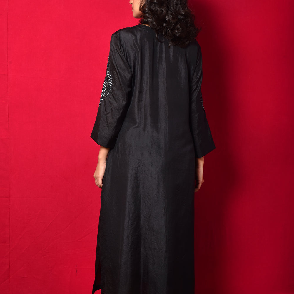 
                      
                        Waves Design Bandhani Pure Silk Kurta in Black
                      
                    