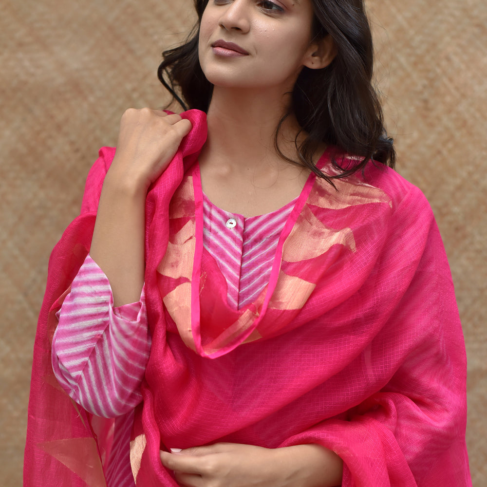 
                      
                        Arashi Chanderi Suit Set in Pink
                      
                    