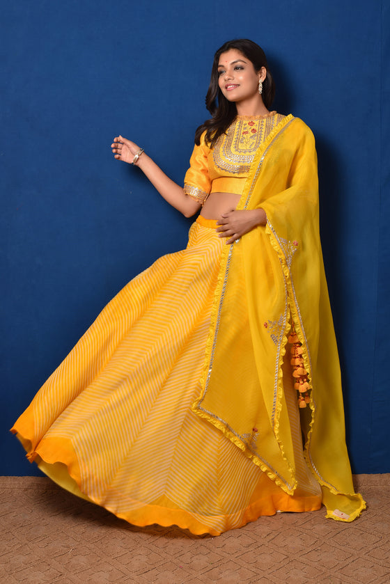 Buy Shrutkirti White Chanderi Gota Patti Embroidered Lehenga Set Online |  Aza Fashions